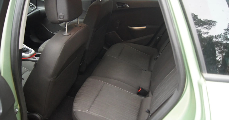 Opel Astra cena 26900 przebieg: 136000, rok produkcji 2011 z Kałuszyn małe 379